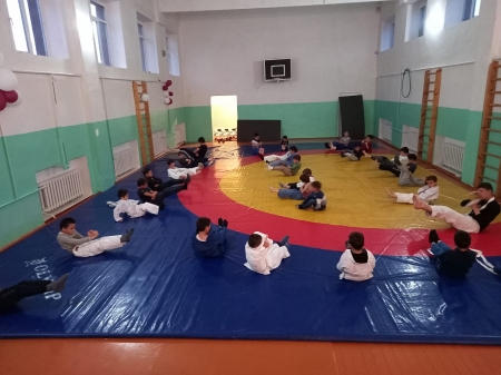 Тренировка воспитанников тренера по дзюдо Успанова Ахмеда